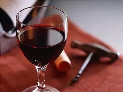郑州奔富代理：红葡萄酒年份越长越好么?